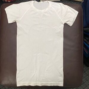 Lululemon Swiftly Tech Short-Sleeve 
Hip Length - Size 2